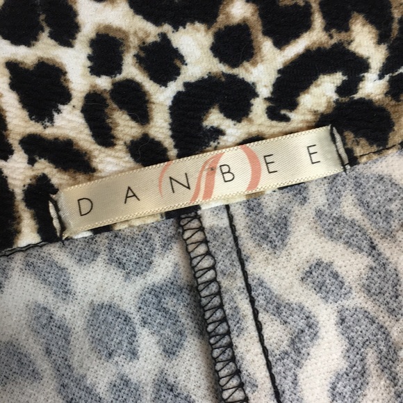 🌺SOLD🌺Leopard Print long blazer - Picture 6 of 8